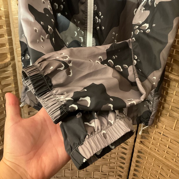 LRG Camo Windbreaker Jacket - Picture 11 of 14